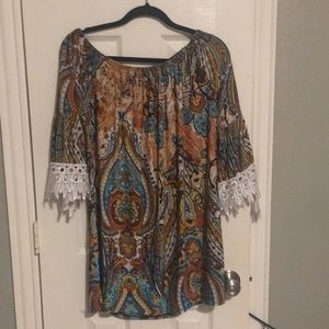 Multi colored top with lace edges